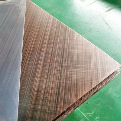 İyi bir fiyat. İç Tasarım için Çapraz Saç Çizgisi Antik Bakır Renkli Paslanmaz Çelik Levha çevrimiçi