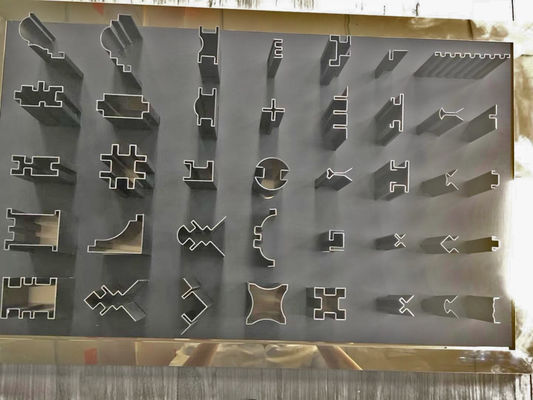 İyi bir fiyat. 0.8mm 2.0mm Paslanmaz Çelik Trim Şeritleri Çok Şekilli PVD Kaplama Gül Altın Siyah Gümüş Fırçalanmış çevrimiçi