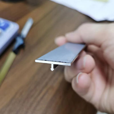 İyi bir fiyat. 0.95mm Paslanmaz Çelik Kiremit Kenar Trim Mutfak Köşe Kenarı İçin Özel Metal Hattı Fırçalanmış Kalıplama çevrimiçi