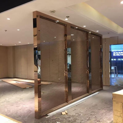 İyi bir fiyat. Özel Otel Süpermarket Dekorasyonu Metal Paslanmaz Çelik Ekran Bölme & Oda Bölücü çevrimiçi