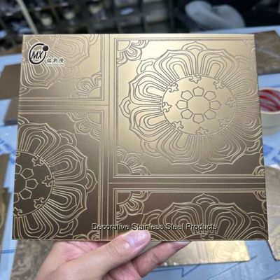 İyi bir fiyat. Tasarım Dekorasyonu İçin Farklı Desen Kazınmış Yüzey Pvd Kaplama Paslanmaz Çelik Levha çevrimiçi