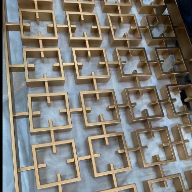 İyi bir fiyat. Çürük Tasarım Paslanmaz Çelik Oturma Odası Bölme Arkaplan Duvar Otel Projesi Dekorasyonu çevrimiçi