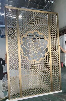 İyi bir fiyat. Classical Stainless Steel Partition with Floral & Leaf Motif çevrimiçi