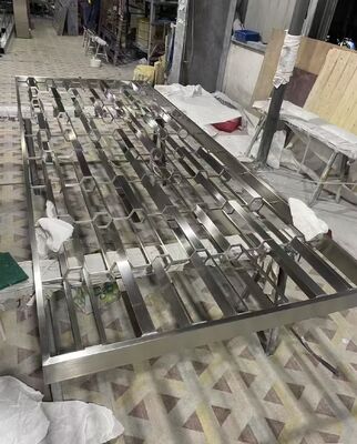 İyi bir fiyat. Siyah bitirme ile paslanmaz çelik oda bölücü çevrimiçi